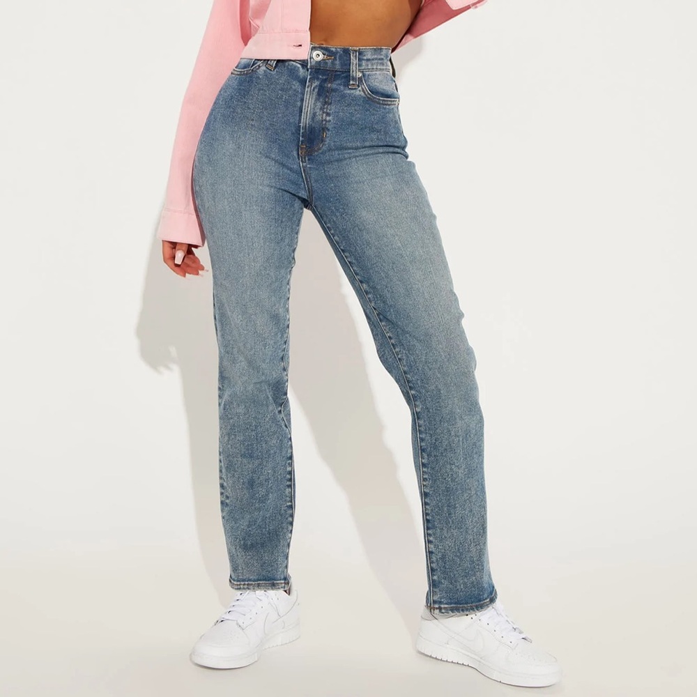 “90’s Vibe” High Rise Straight Leg Jeans
